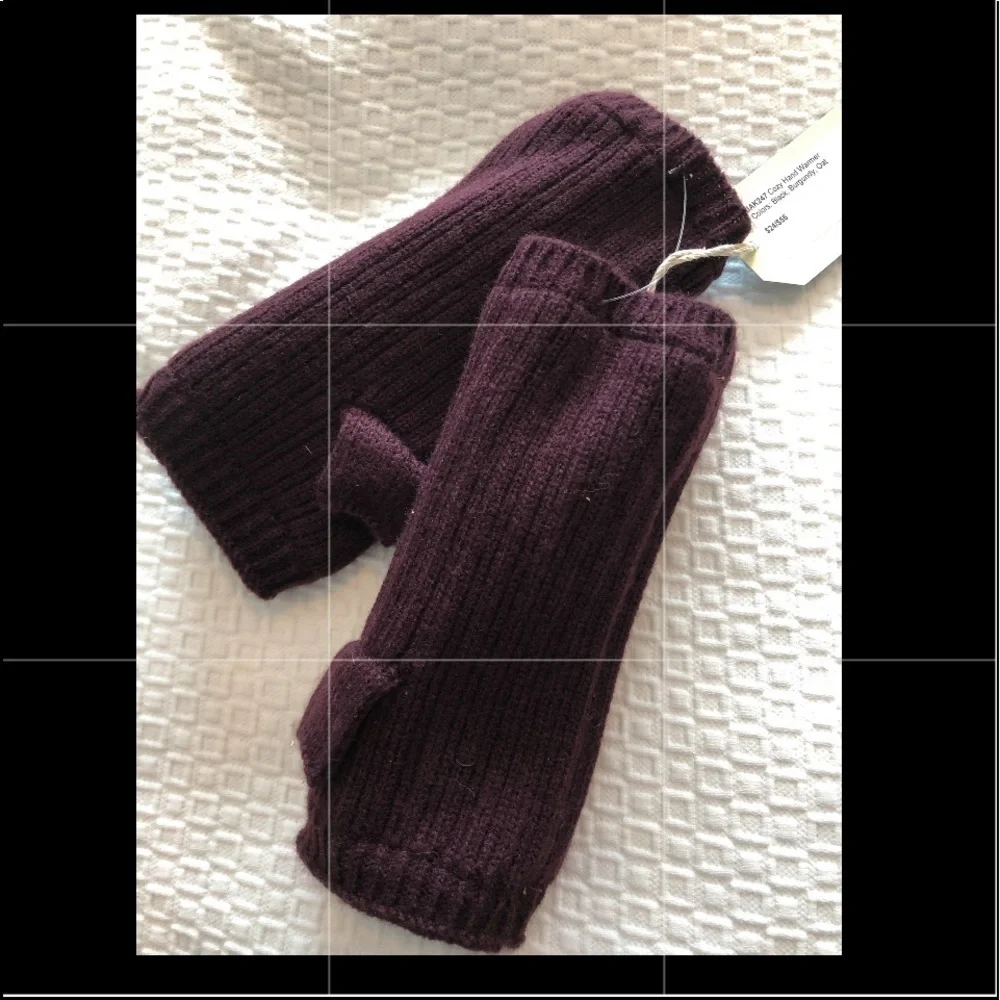 Bujibaja Hat Attack Cozy Hand Warmers In Burgundy